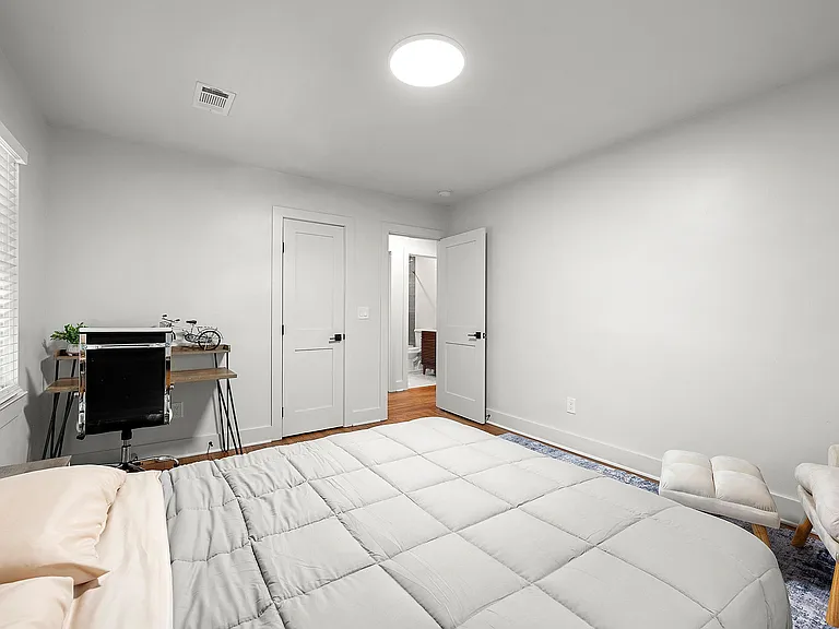 1540 Berkeley Ln NE — Photo 18