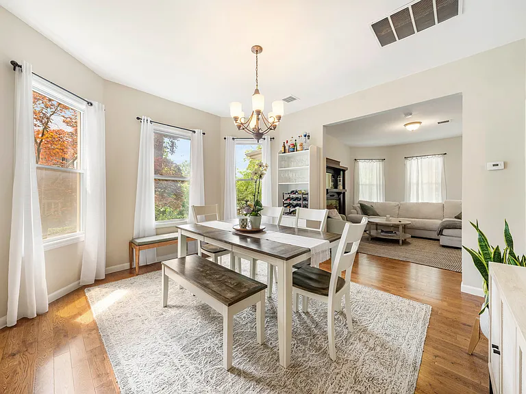 354 Lincoln Ave E #1 — Photo 4