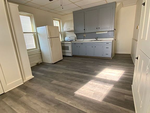 5th image of 37 Railroad Ave APT 1