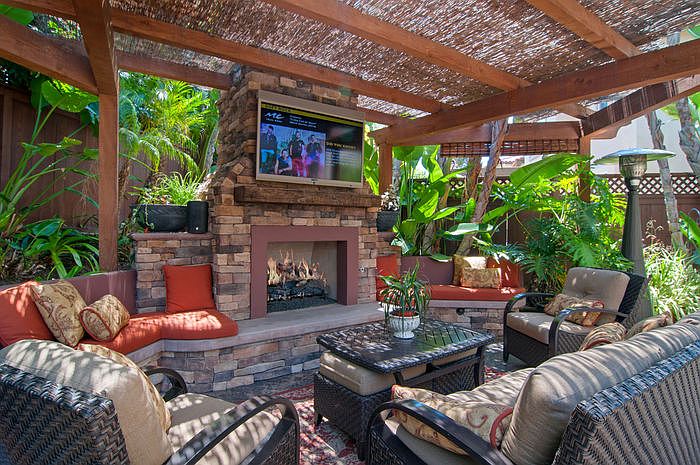 outdoor living for Californi