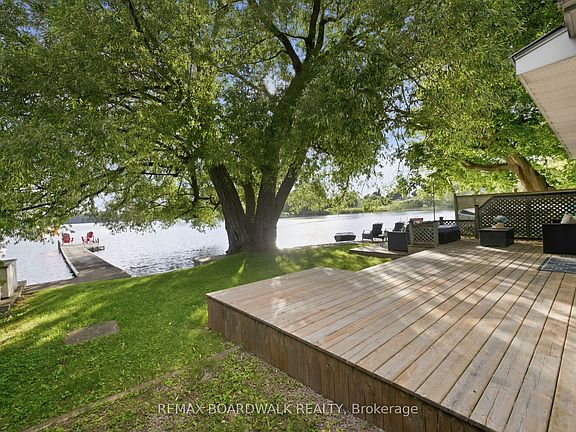 3rd image of 130 Bay Lane Rd