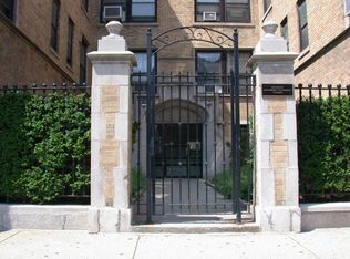 610 W Belmont Ave APT 2W, Chicago, IL 60657