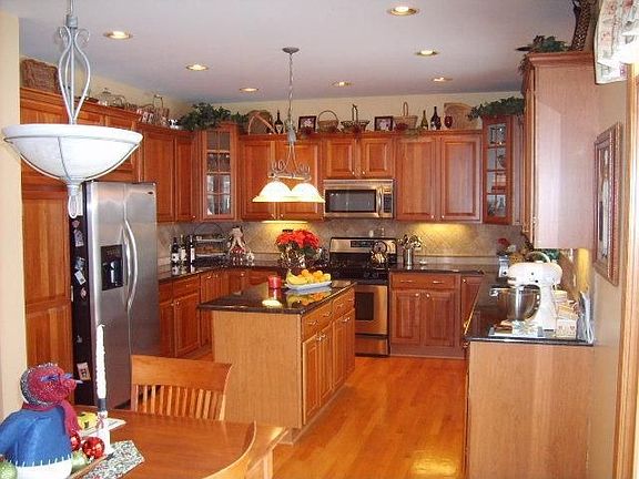 2nd image of 597 Aspen Way