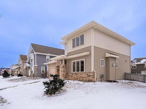 3rd image of 9913 Autumn Breeze Road