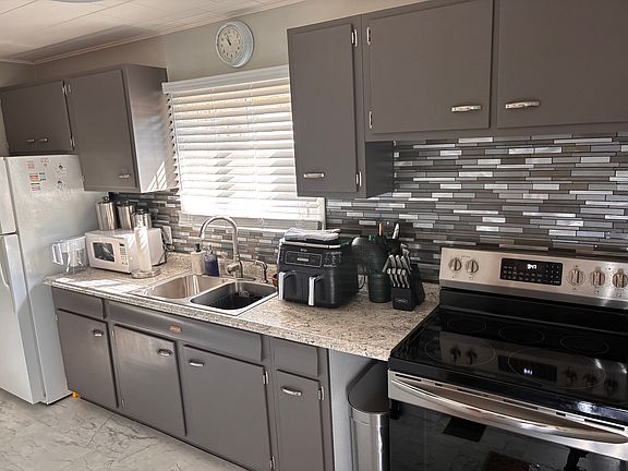 Kitchen, new stove