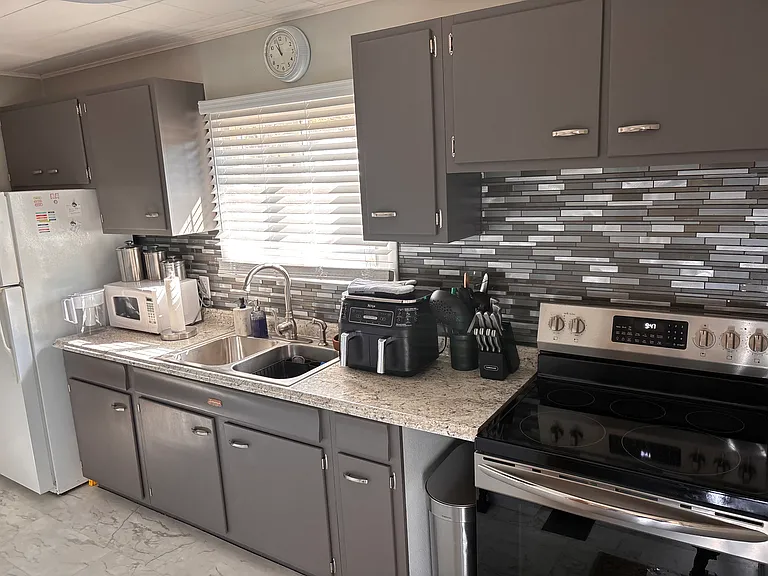 Kitchen, new stove
