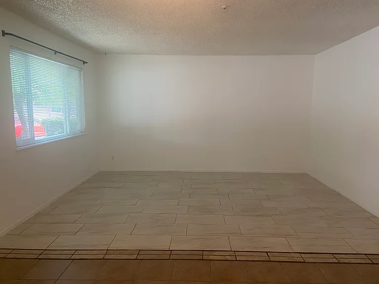 2640 Coffey Ln — Photo 3
