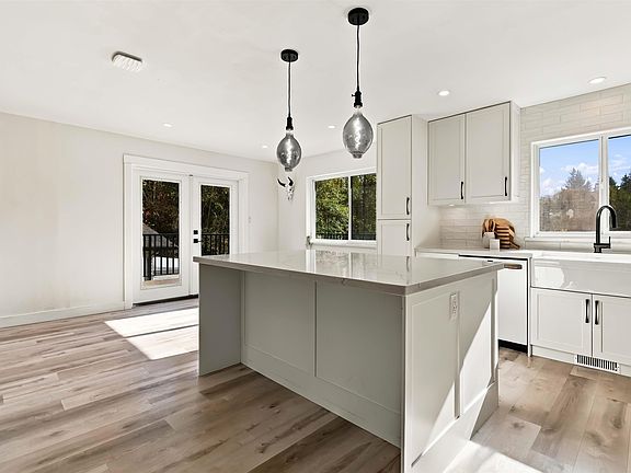 4th image of 30288 Berg Ave