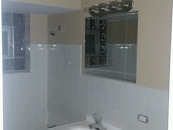 3rd image of 3229 Commercial Ave APT 2B