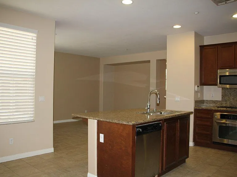15861 Topiary Ln — Photo 3