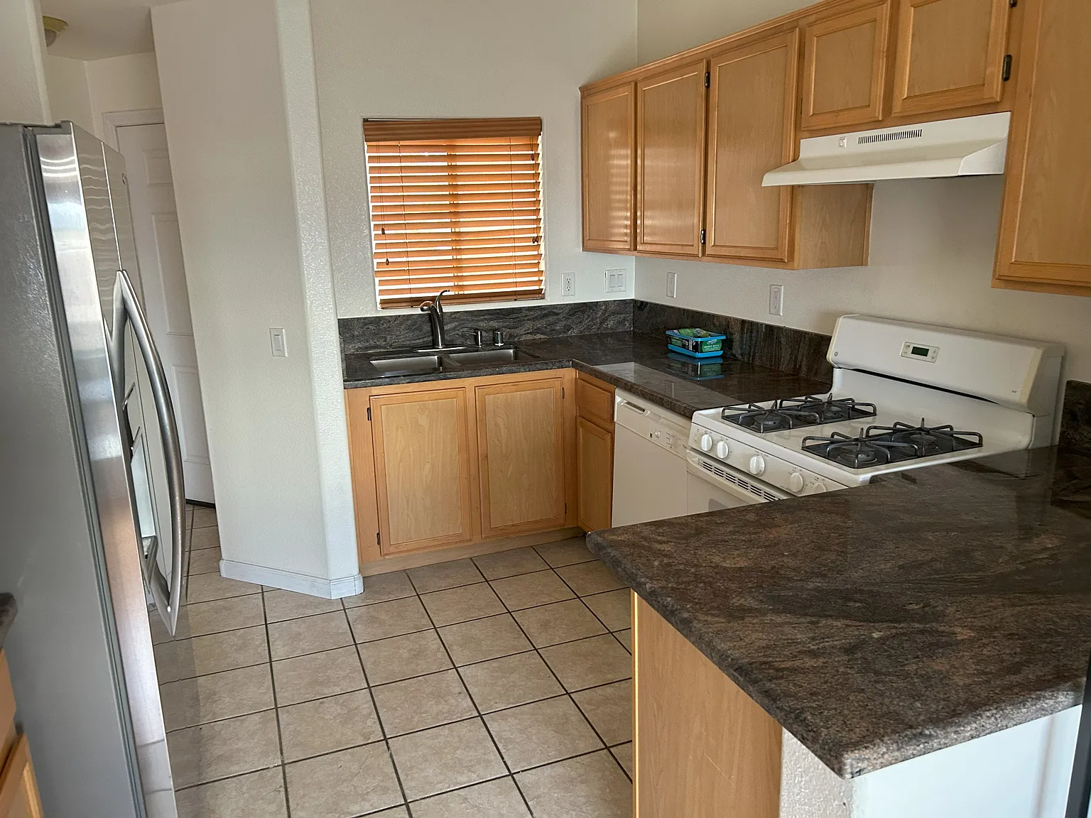 3 bed, 1145 sqft, $1,950 — Photo 3