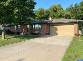 933 Prairie Ln, Beatrice, NE 68310