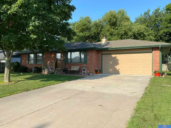 933 Prairie Ln, Beatrice, NE 68310