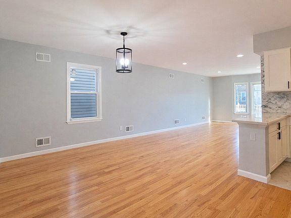 4th image of 11-13 Wallis Ave #1