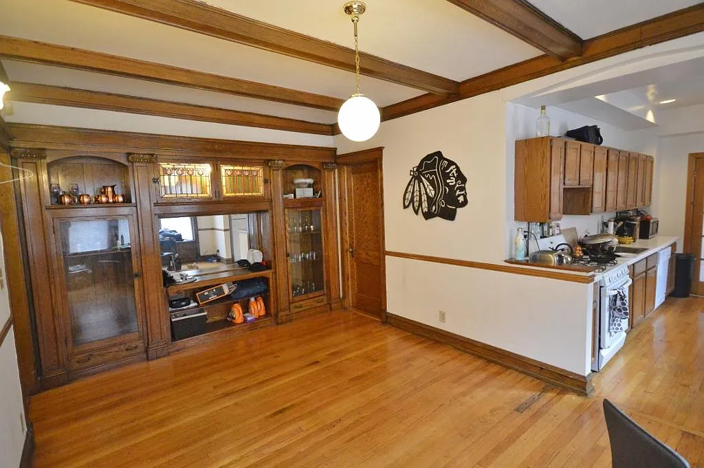 Building Photo - 845 W Sheridan Rd #2