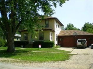 220 S Emmett St, Genoa, IL 60135