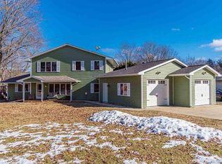 W4212 Big Oak Dr, Mauston, WI 53948