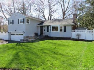 35 Huntington Dr, West Hartford, CT 06117