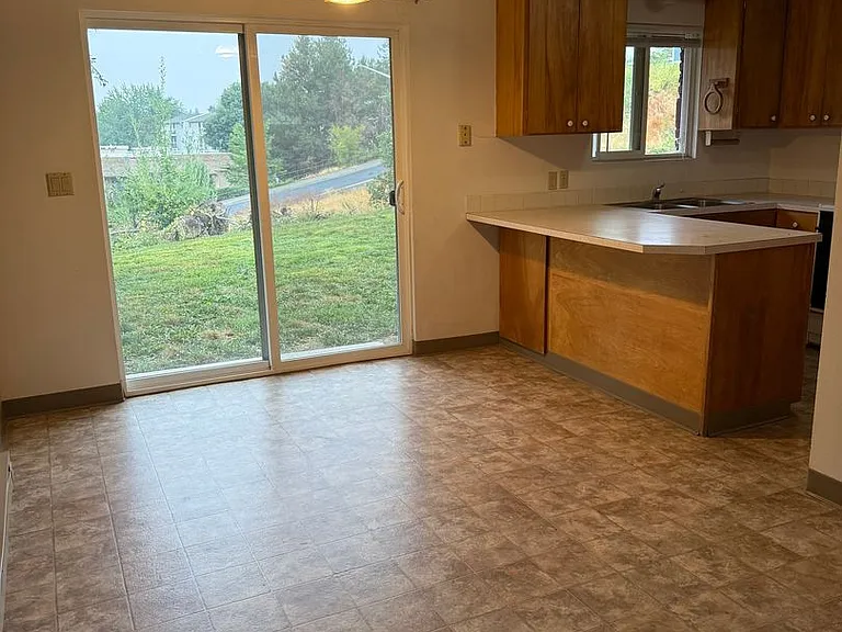 1225-1235 NW Hall Dr — Photo 1