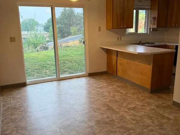 1225-1235 NW Hall Dr, 1225-1235 NW Hall Dr #2, Pullman, WA 99163