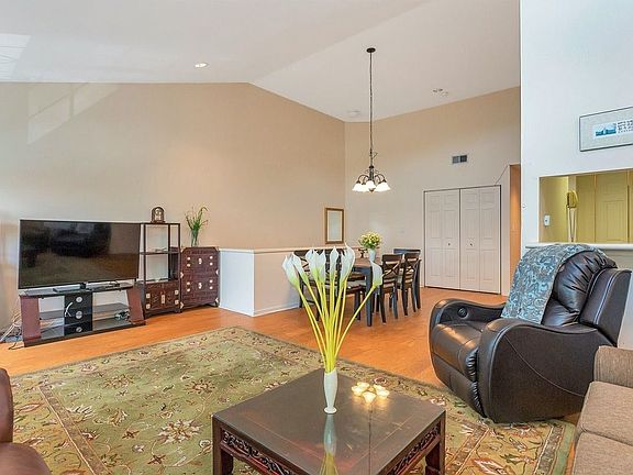 4th image of 239-64 Oak Park Dr #14B