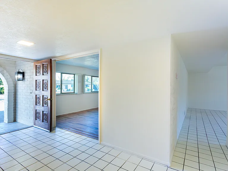 1714 W Meadow Hills Dr — Photo 5