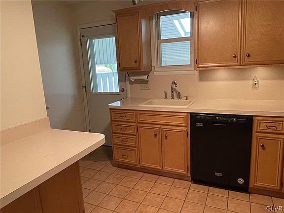 3rd image of 100 W 26th St