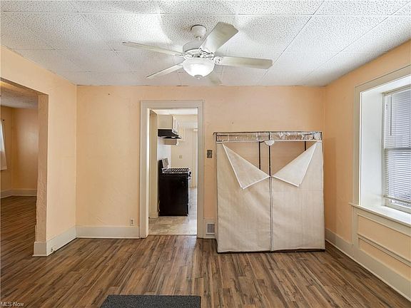 3rd image of 1264 Herberich Ave