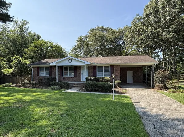 1941 Winter Forest Dr, Kinston, NC 28504