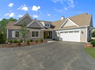 829 Red Hawk Dr, Walworth, WI 53184