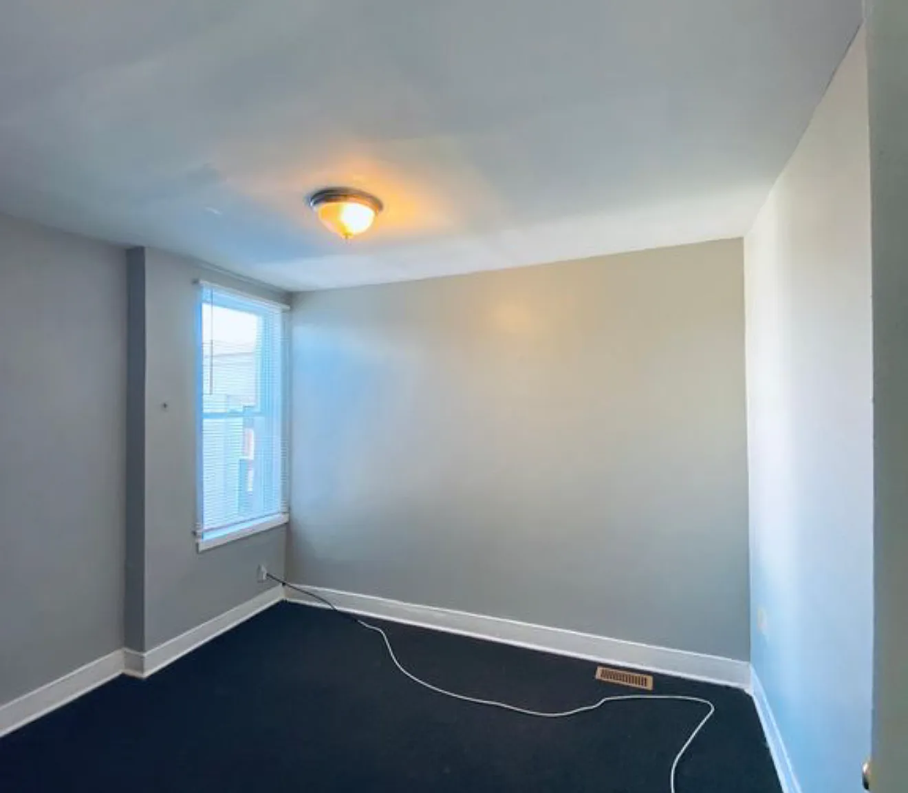 3 bed, 1230 sqft, $1,900 — Photo 2