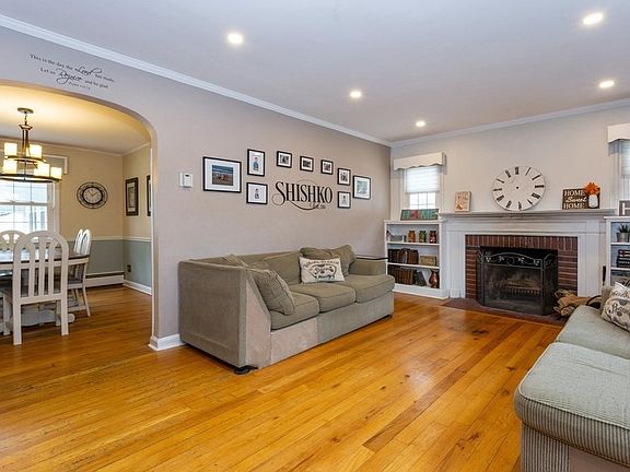 Spacious living room