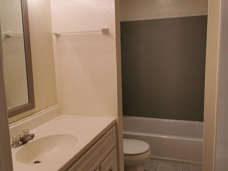 2035 Alta Loma St — Photo 10