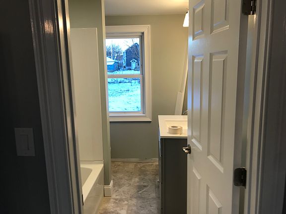 3rd image of 179 Sutton Ave Floor 1