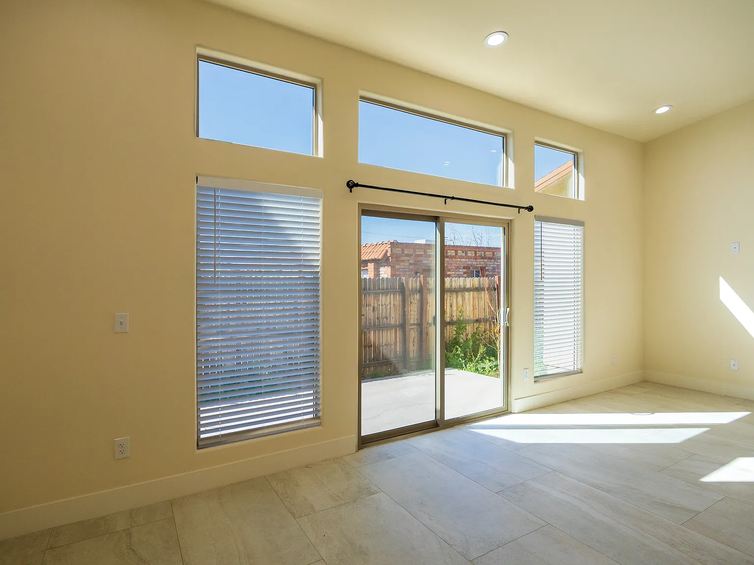 3 bed, 1429 sqft, $1,875 — Photo 3