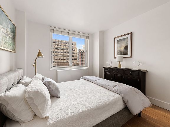 5th image of 212 E 47th St APT 18A