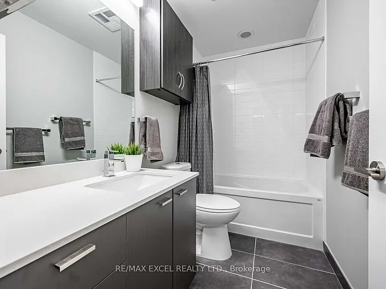 30 Roehampton Ave #619 — Photo 20