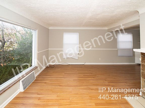 3rd image of 367 E 211th St