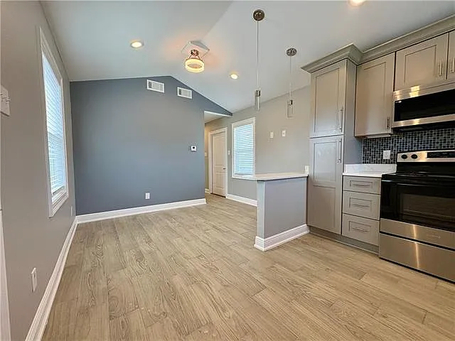 1 bed, 1.0 bath, 500 sqft, $1,350 — Photo 3