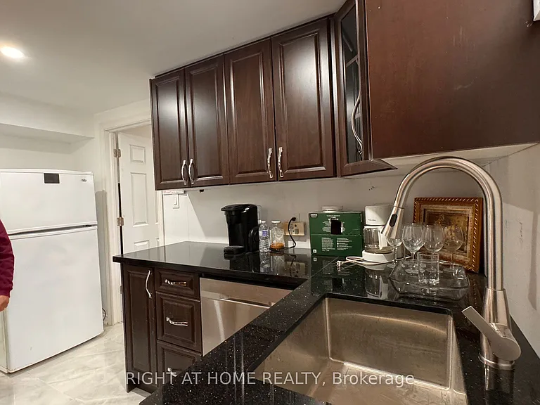 980 Midland Ave #BASEMENT — Photo 6