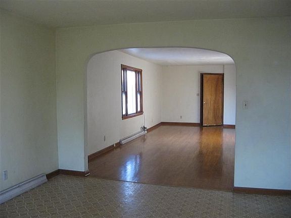 MAIN LEVEL LIVING AREA