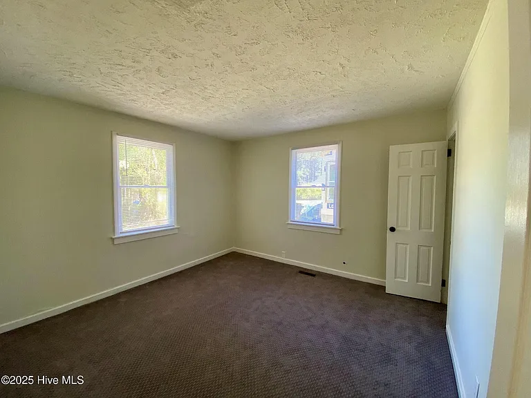 513 W Chapin Rd — Photo 16
