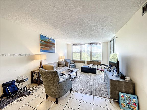 2nd image of 17890 W Dixie Hwy APT 509