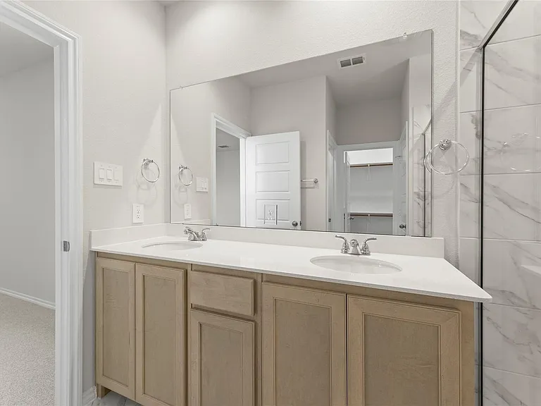 1641 Meadow Crest Dr — Photo 22
