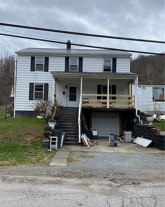 2nd image of 400 2nd St W
