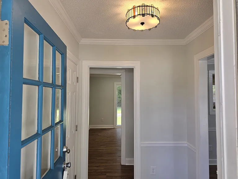 104 Karol Dr — Photo 5