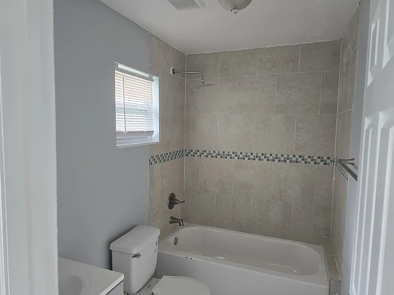 1323 Pinewood Ave — Photo 8