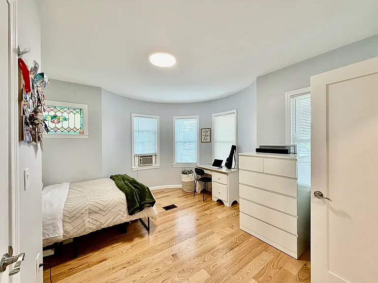 305 Washington St #1 — Photo 8