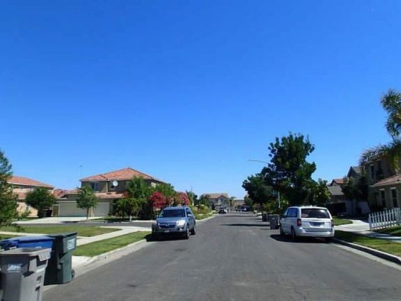 Exterior Neighborhood (street photo)