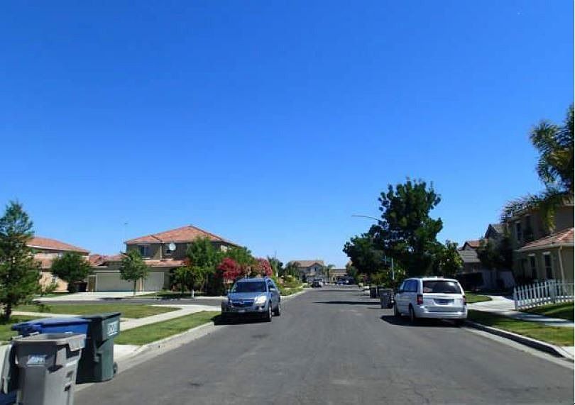 Exterior Neighborhood (street photo)